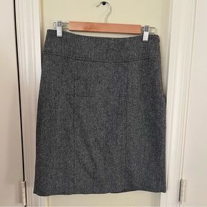 Banana Republic grey tweed pencil skirt with exposed size zipper - size 4